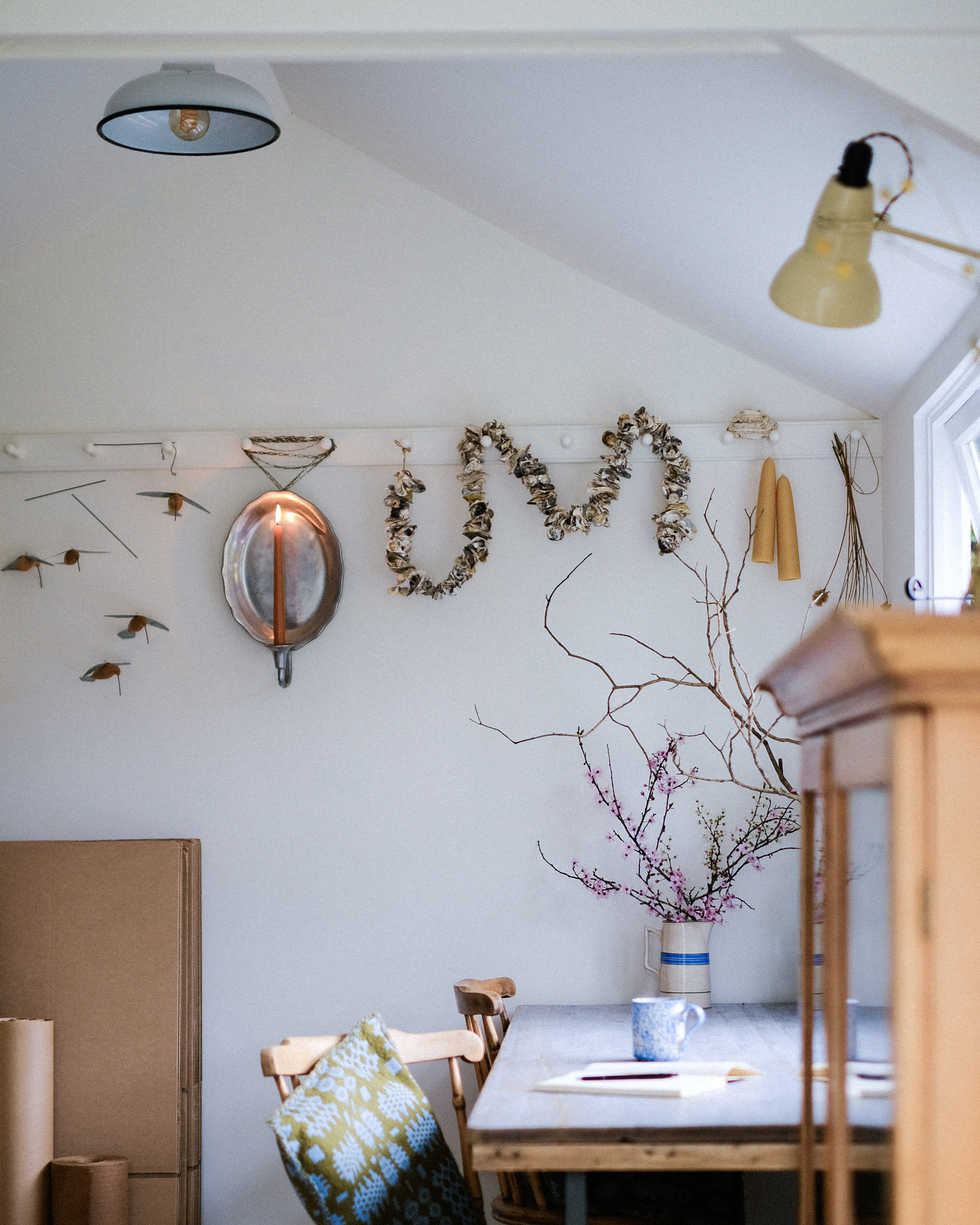 oak shaker peg rail